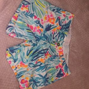 Lilly Pulitzer Callahan shorts  Size 00  EUC